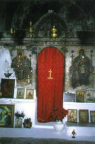 Interior de la ermita situada en la fortaleza de Egosthena
