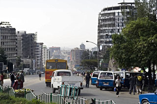Es domingo y el tráfico en Addis Abeba apenas presenta alteraciones significativas