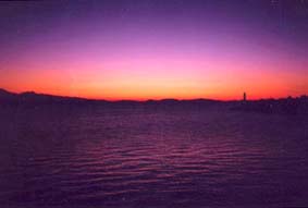 Hermoso amanecer frente a las costas de Gitión, en el Peloponeso