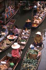 Llegamos al Mercado Flotante antes de ser invadido por los turistas