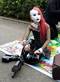 Una de las jóvenes que se dan cita los domingos en el distrito de Harajuku