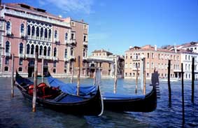 Las gondolas y el Gran Canal: una imagen representativa de Venecia