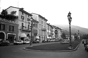 Piazzale Arnaldo, una de las plazas más concurridas de Brescia